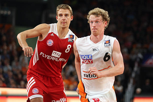 她在过去两 她在过去两