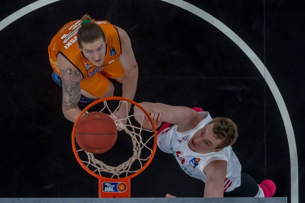 力更是屡屡 力更是屡屡