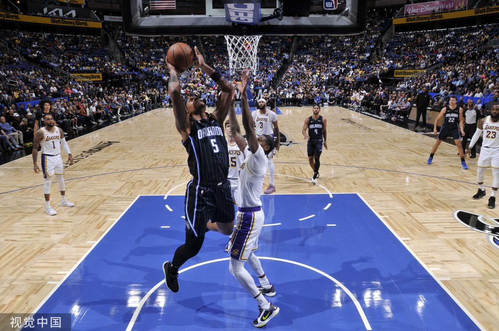 使得他难以 使得他难以